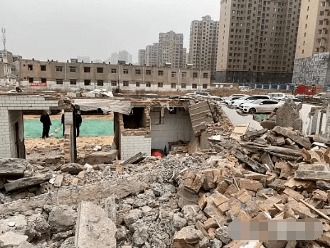 榆林市航宇路二层小楼突然被强拆，房主却在事后被告知：拆错了！