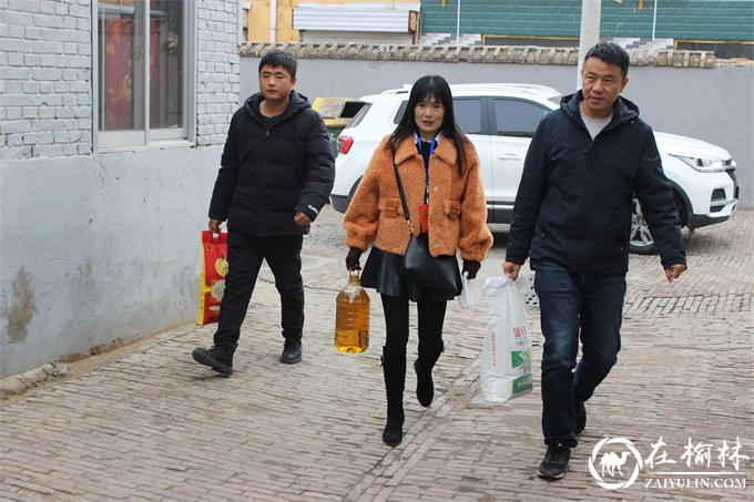 榆阳区人大崇文路街道辖区代表走访慰问困难群众