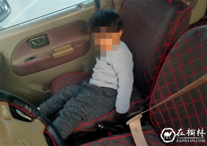 一家长“捡”到哭泣小女孩，放心交给靖边交警助其找家人