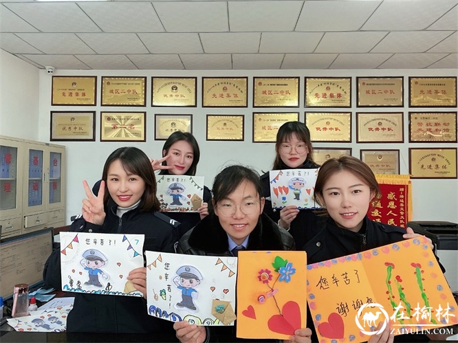 榆林靖边：小朋友情系感恩节 感谢交警一路守护