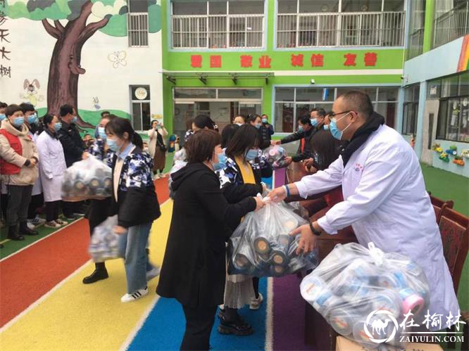 佳县党员志愿者走进幼儿园开展“疫情防控，我们在行动”宣传活动