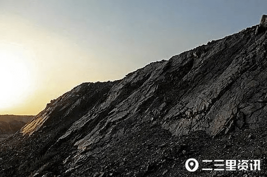 榆林市一煤矿矿井下私存炸药271箱 负责人被判刑