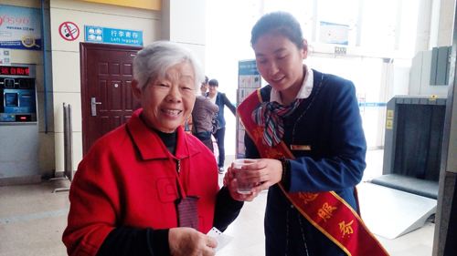 温暖随行，铁路不忘初心真情服务旅客