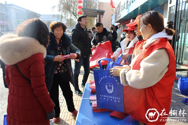 崇文办芹涧路社区组织开展宪法宣传“宪法进社区”活动