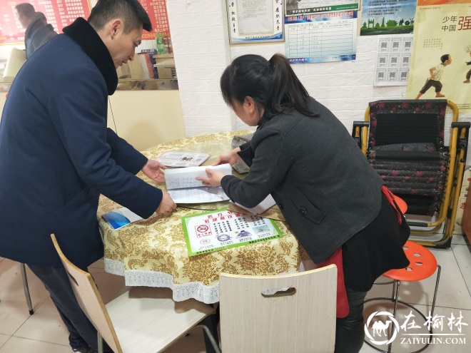 崇文办学院社区开展“珍惜粮食 拒绝餐饮浪费”主题宣传活动