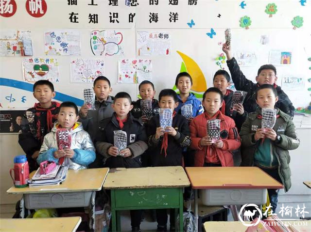 冬季爱心手套和爱心物资让16名困境儿童感到温暖