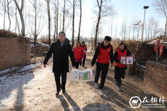 神木市志愿者深入大保当镇慰问孤寡老人,温情传递暖人心