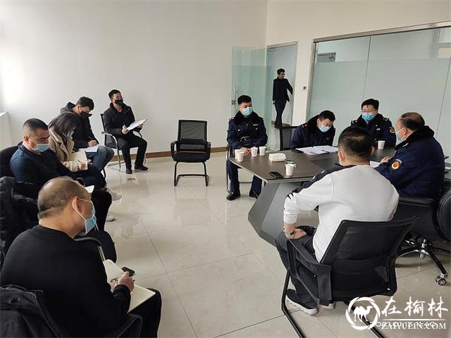 榆阳区市场监管局驼峰路市场监管所对国贸邻里荟进行业务指导