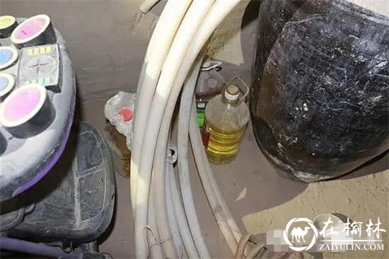 绥德一男子泄私愤烧毁邻居上万斤玉米，现场“神秘脚印”快速破案