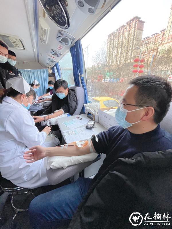 献血融爱心，人道润生命——靖边公安组织民辅警开展无偿献血活动