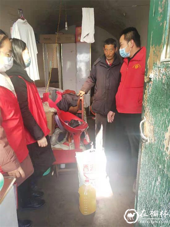 鼓楼街道办二里半社区：党建引领聚合力，爱心慰问惠民生