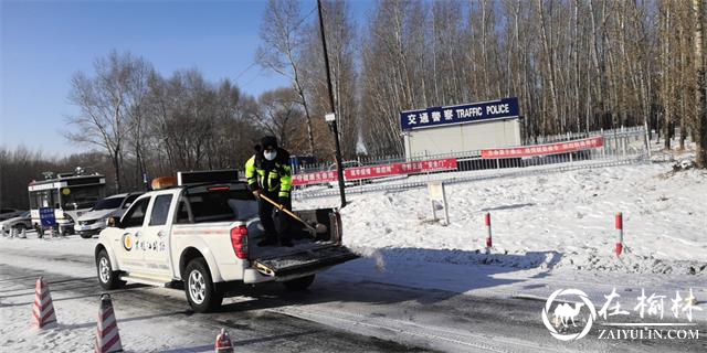 黑龙江省双鸭山市友谊县公安交警大队抗风雪保畅通