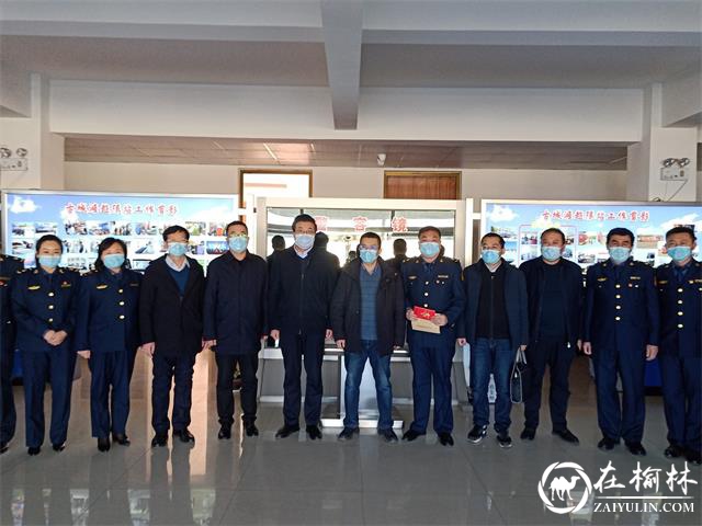榆林市交通运输局局长安欣、榆林市公路局局长马润前深入基层慰问一线治超人员