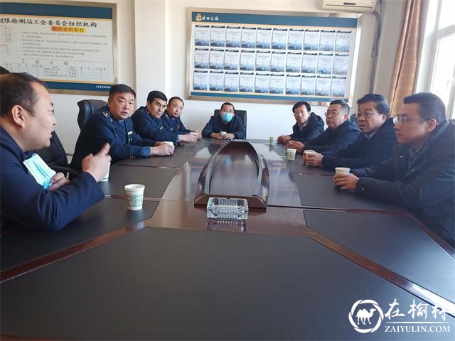 榆林市交通运输局局长安欣、榆林市公路局局长马润前深入基层慰问一线治超人员