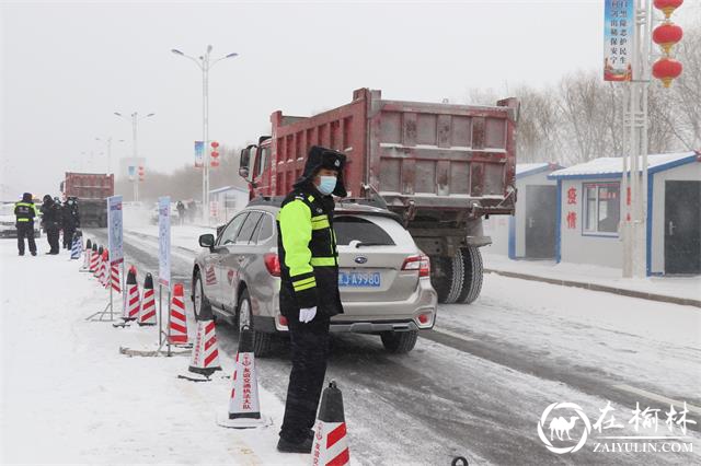 黑龙江省双鸭山市友谊县公安交警大队抗风雪保畅通