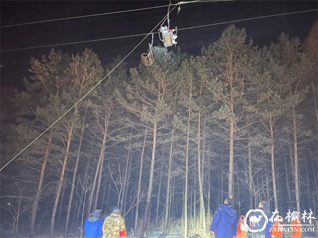 哈尔滨市一滑雪场缆车悬空故障19人全部获救