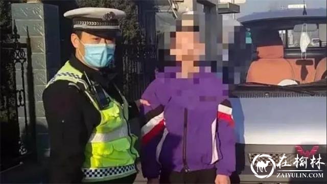 胆真大!府谷一14岁娃想学开车,父亲让儿子驾驶轻型货车上路