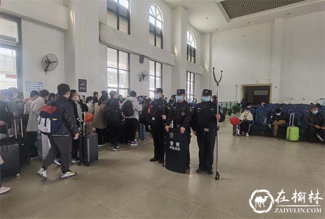 绥德铁警启动治安检查站，护航“两会”安保