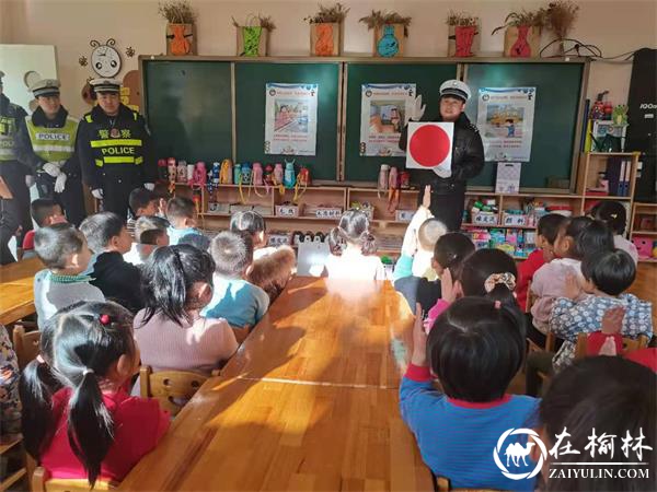 开学第一课:把交通安全的“种子”种进校园