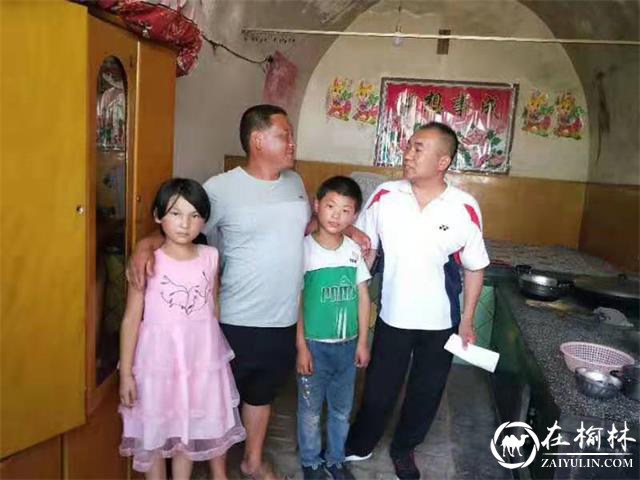 <a href=http://www.zaiyulin.com/txy/caiyongheng/ target=_blank class=infotextkey>蔡永恒</a>老师到学生家里家访