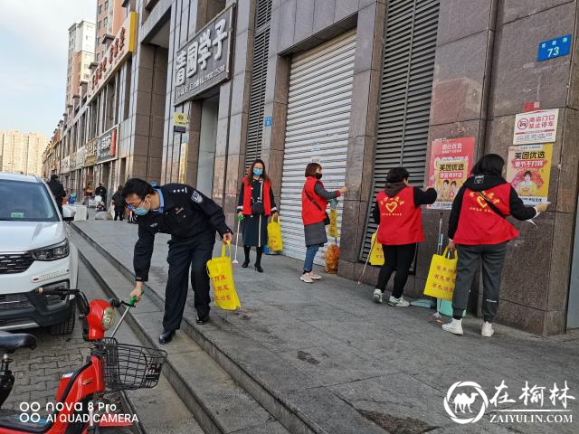 金沙路街道金榆社区百余名志愿者携手清洁家园弘扬雷锋精神