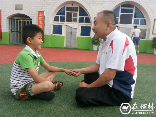 <a href=http://www.zaiyulin.com/txy/caiyongheng/ target=_blank class=infotextkey>蔡永恒</a>老师与学生促膝交谈