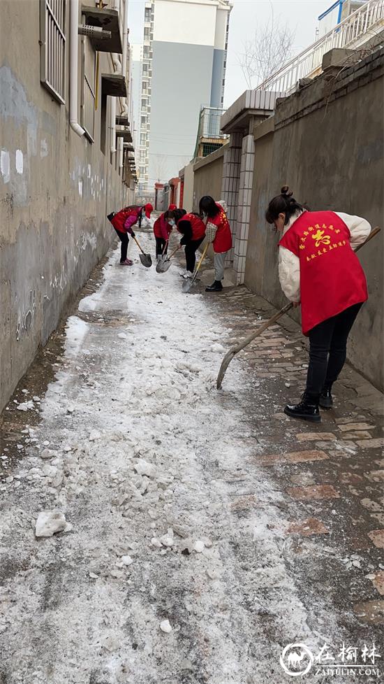 崇文办芹涧路社区党支部开展学雷锋活动