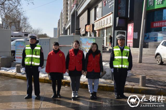 靖边交警组织开展“学雷锋”志愿服务活动