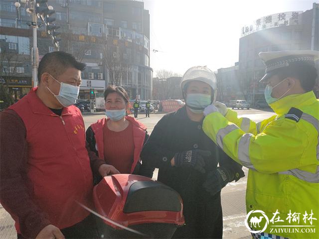 靖边交警组织开展“学雷锋”志愿服务活动