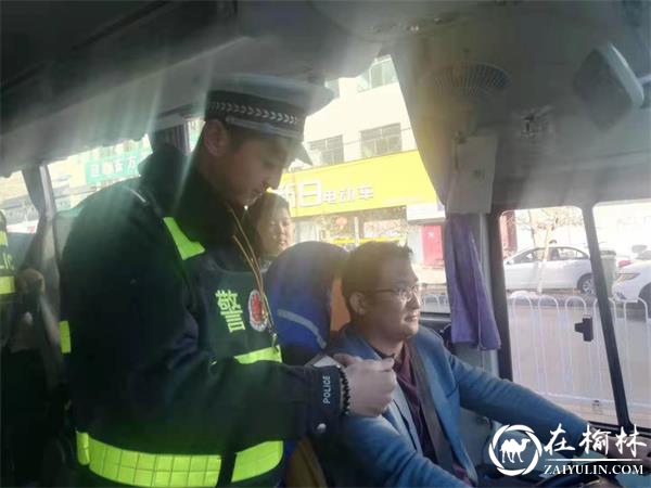 靖边交警强化学生接送车管理，严把学生安全关