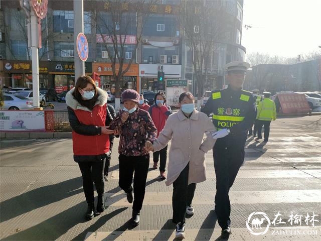 靖边交警组织开展“学雷锋”志愿服务活动