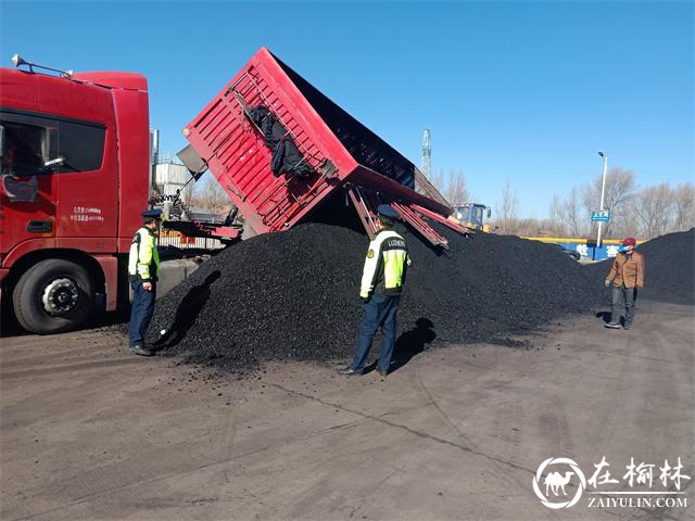 古城滩超限检测站加大货运车辆治理力度，保障“两会”期间道路安全