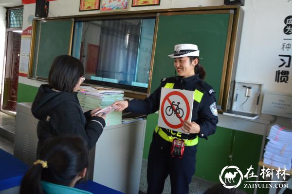 护航开学季，榆林靖边交警蜀黍进校园开讲交通安全第一课