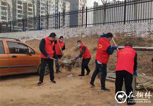 驼峰路街道办望湖路社区：在职党员进社区，清洁家园在行动