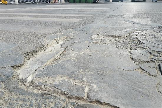 今天起榆林新建路将封闭施工4个多月，市区多条公交线路绕行