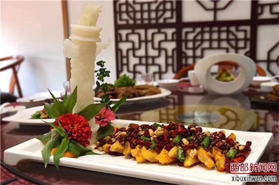 阳春三月到汉中市晴雪香苑生态园林赏梨花品美食