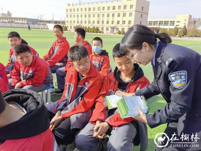 靖边县80后美女辅警马媛,从警9年审核案件4000余件无差错