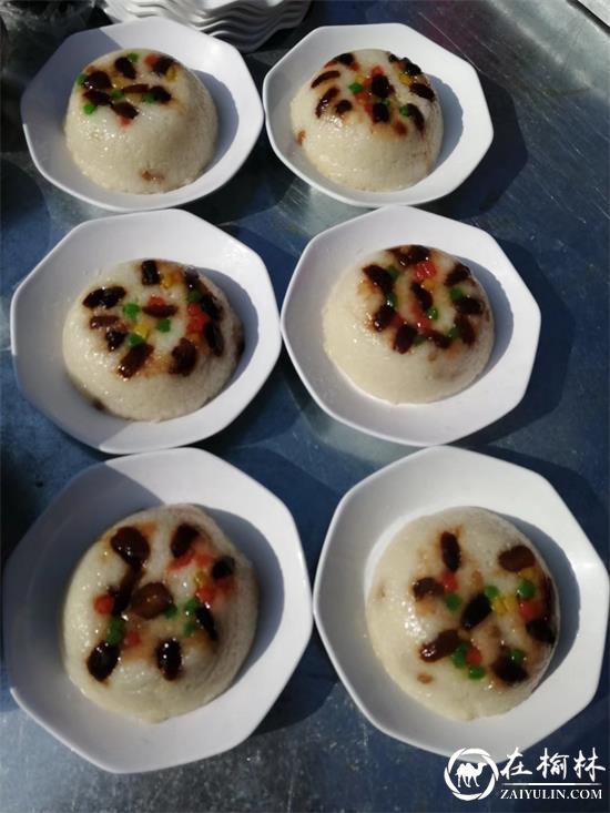 米脂县仨兄弟组建流动餐厅，携手共踏致富路