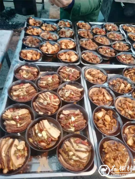 米脂县仨兄弟组建流动餐厅，携手共踏致富路