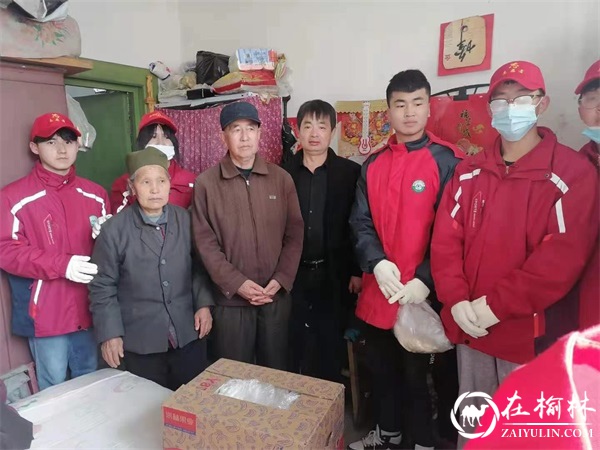 崇文办春苑社区党支部联合“双报到”单位开展学雷锋志愿服务活动