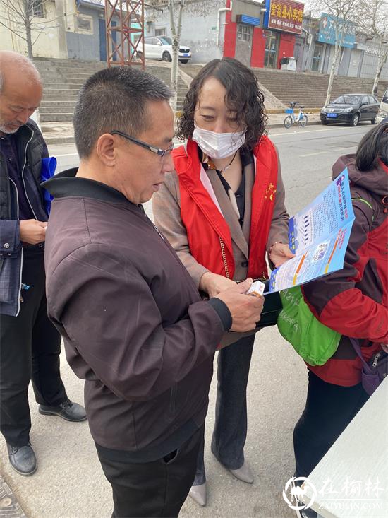 崇文办学院社区开展安全生产宣传活动