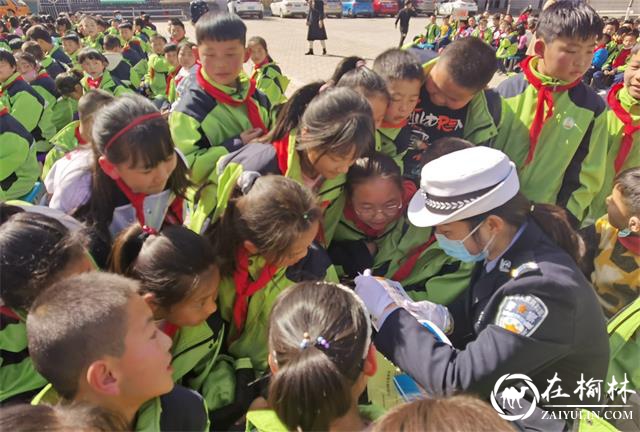 靖边交警走进校园开展“全国中小学生安全教育日”活动