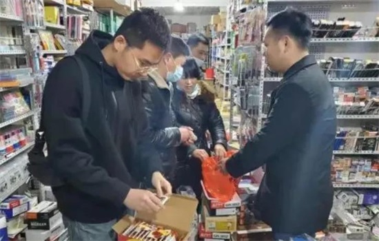 15家文具店4家销售销假南孚电池，查扣681粒！
