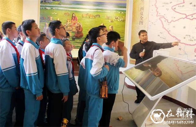 府谷县折家将历史文化展馆迎来一批“小访客”