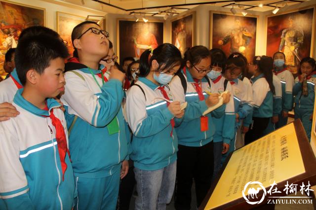 府谷县折家将历史文化展馆迎来一批“小访客”