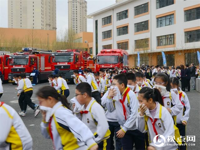 哈尔滨市消防救援支队举办“4·17”消防宣传月启动仪式