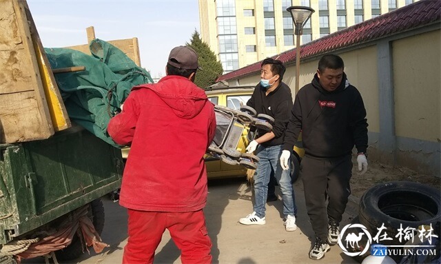 榆阳区沙河办圣景路社区开展“我为群众办实事”环境卫生整治活动