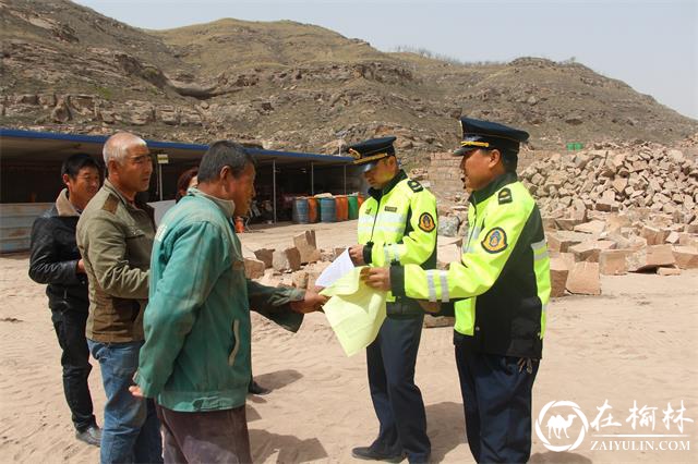 古城滩超限检测站深入沿黄观光路宣传陕西省治理货物运输车辆超限超载条例