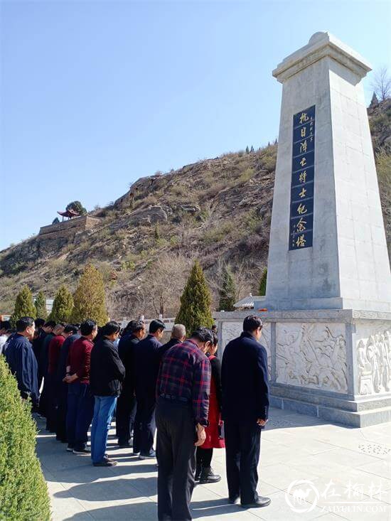 府谷县作协开展“赏海红花开 品醇香美酒 看大美府谷”采风活动