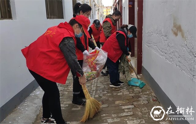 望湖路社区响应国卫复审号召，开展环境卫生大整治工作